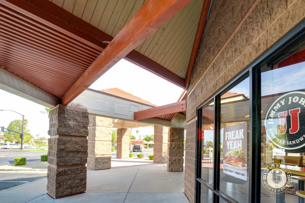 A building with a large entrance way and a lot of windows.